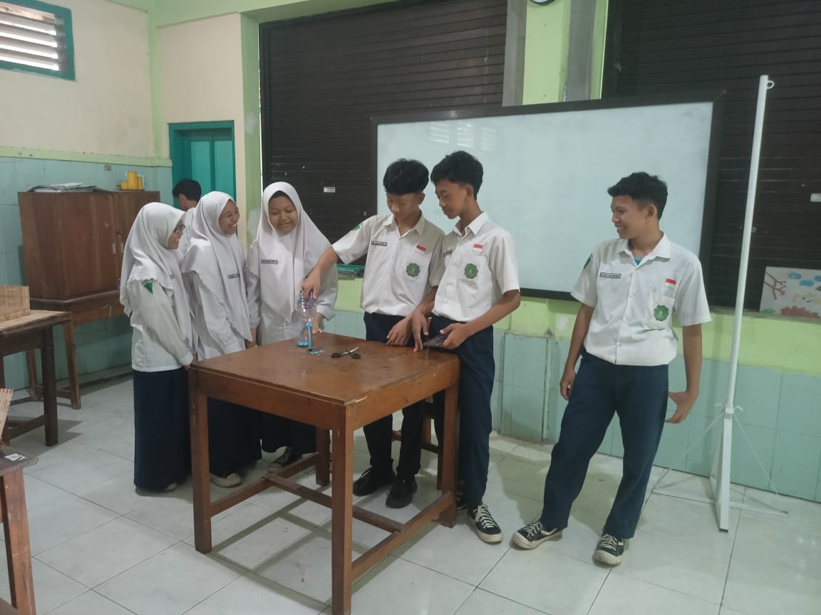 SMP Bahauddin Taman Sukses Selenggarakan P5 dengan Tema Rekayasa dan Teknologi: Siswa Kelas 9 Ciptakan Penyedot Debu Sederhana