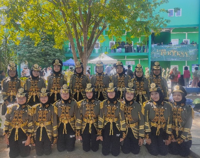 Langkah Tegap Menuju Prestasi: Paskibra Kompasbata Raih Juara Madya 1